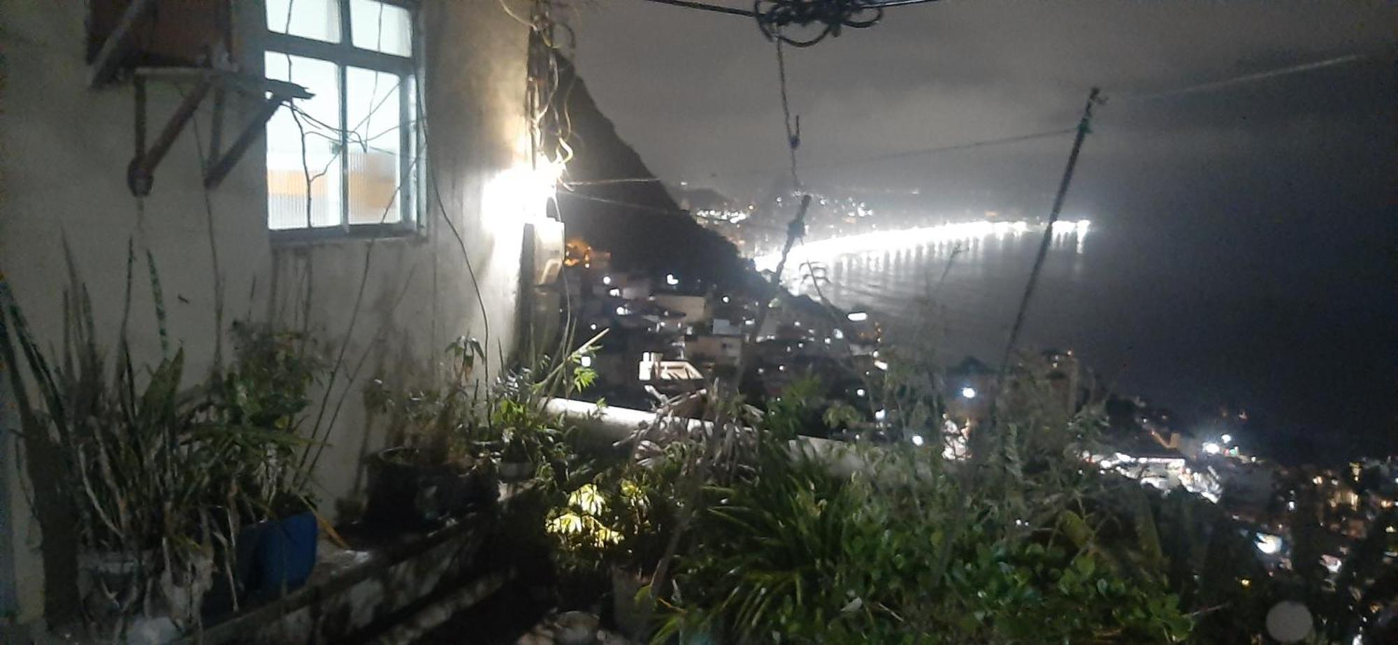 Favela Quartos Camas Quitinetes Rapazes Alto Vidigal Acampamento *