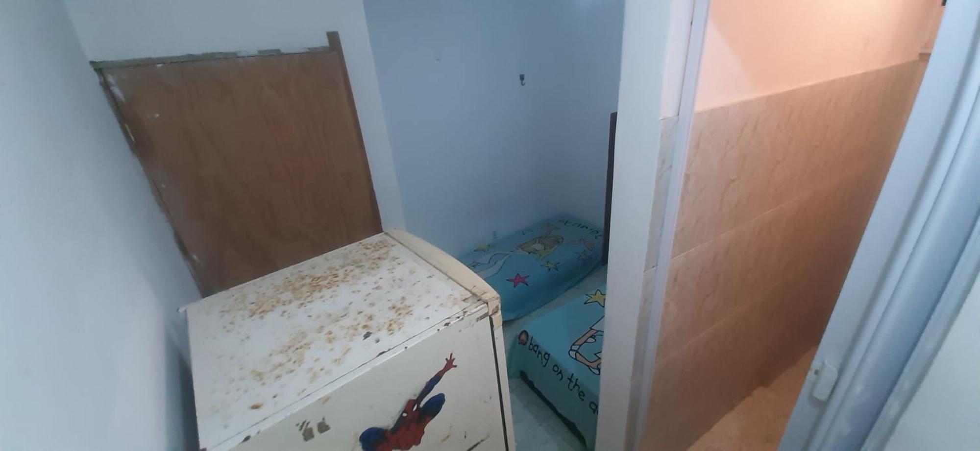 Favela Quartos Camas Quitinetes Rapazes Alto Vidigal Acampamento *