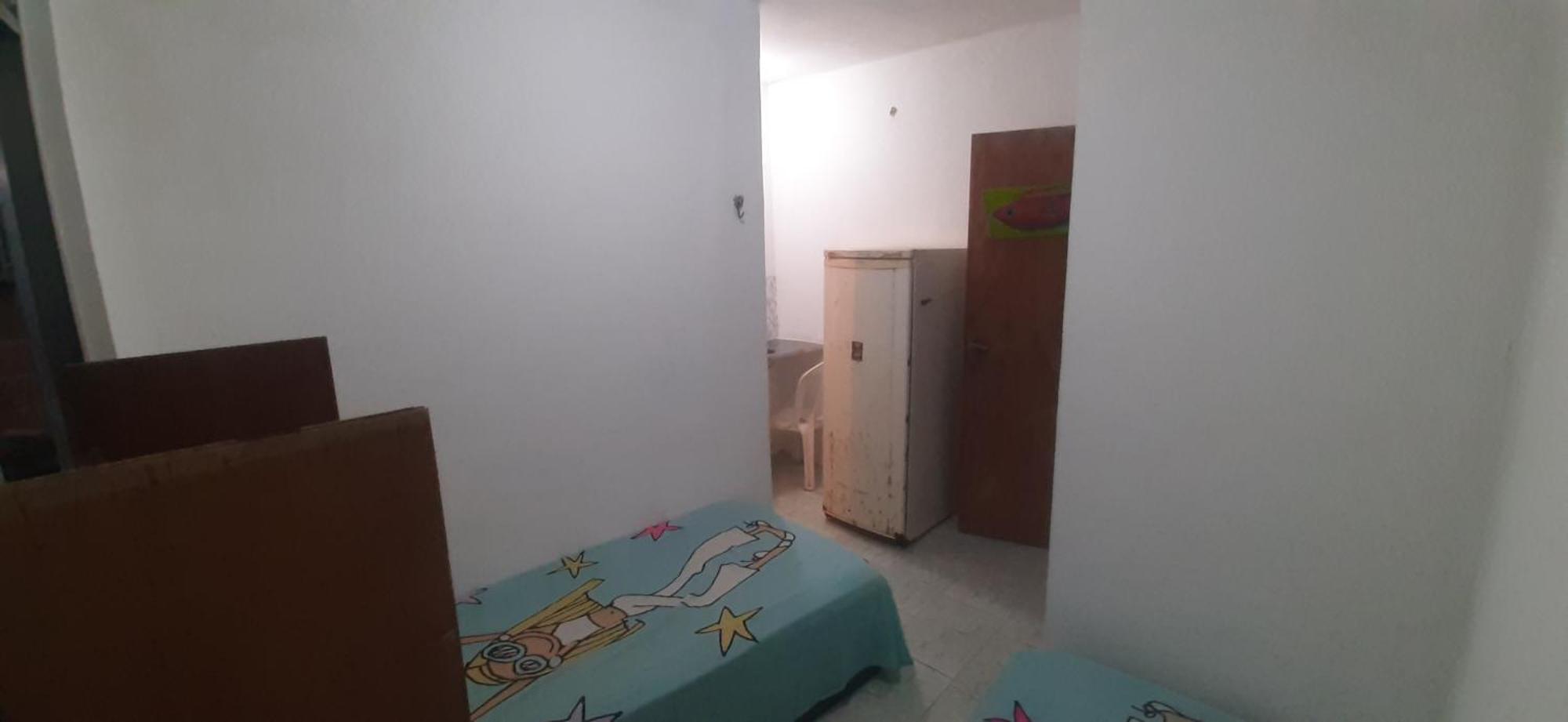 Favela Quartos Camas Quitinetes Rapazes Alto Vidigal Acampamento Rio de Janeiro