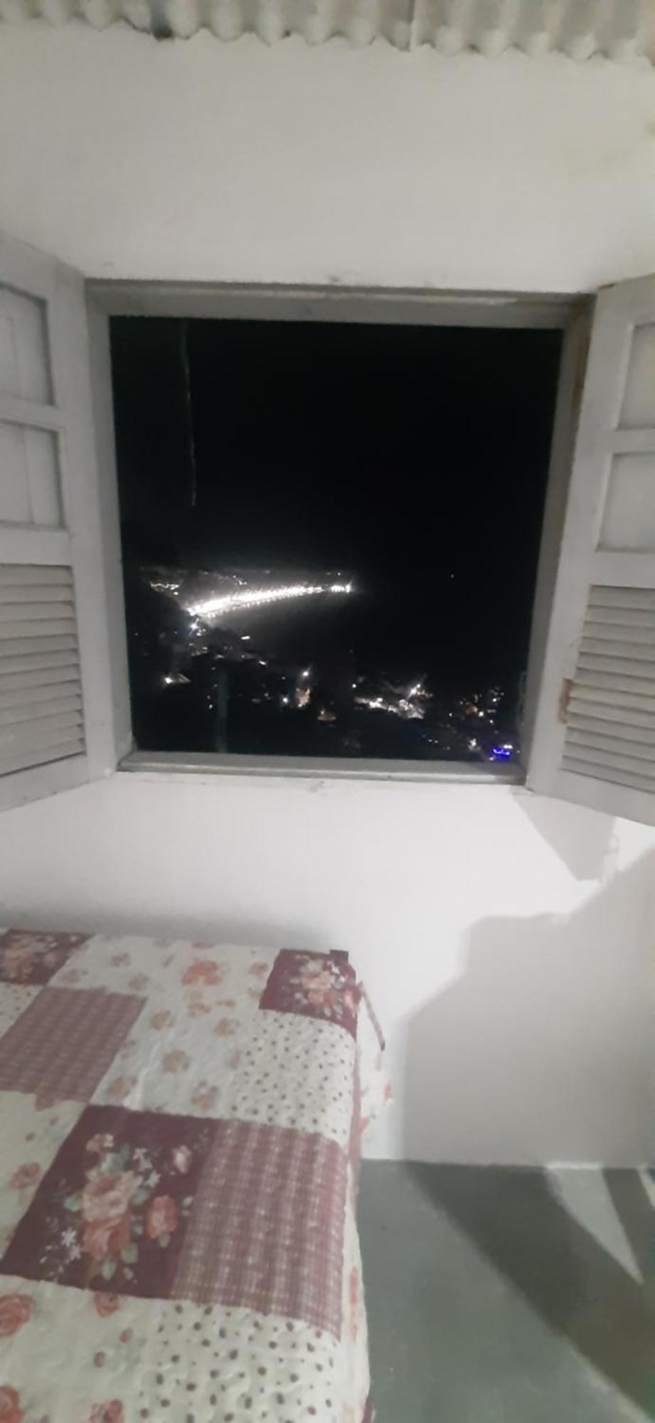 Favela Quartos Camas Quitinetes Rapazes Alto Vidigal *