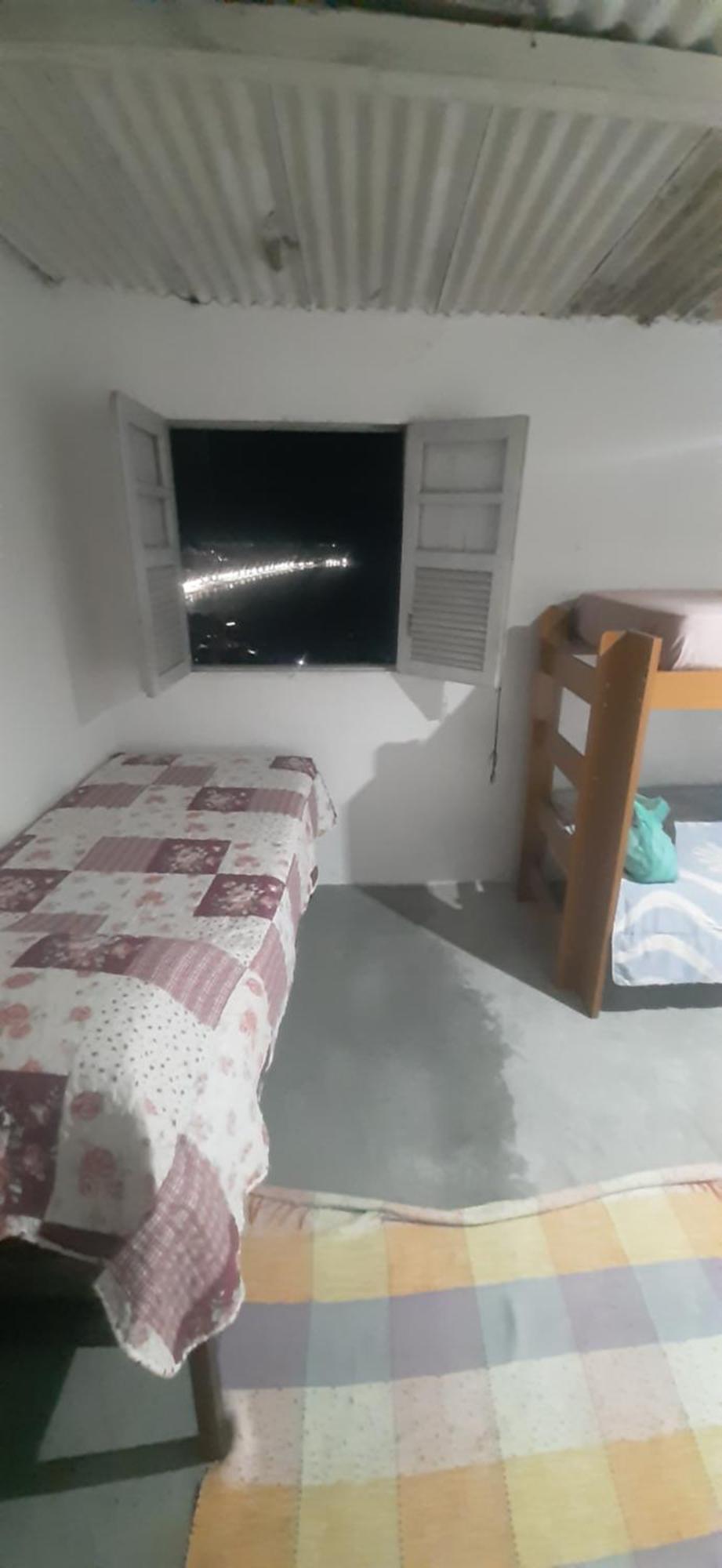 Favela Quartos Camas Quitinetes Rapazes Alto Vidigal Rio de Janeiro