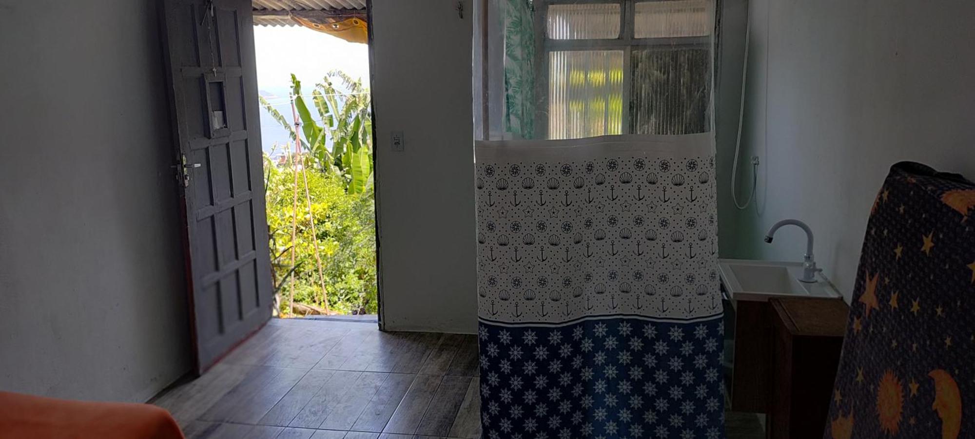 Favela Quartos Camas Quitinetes Rapazes Alto Vidigal *
