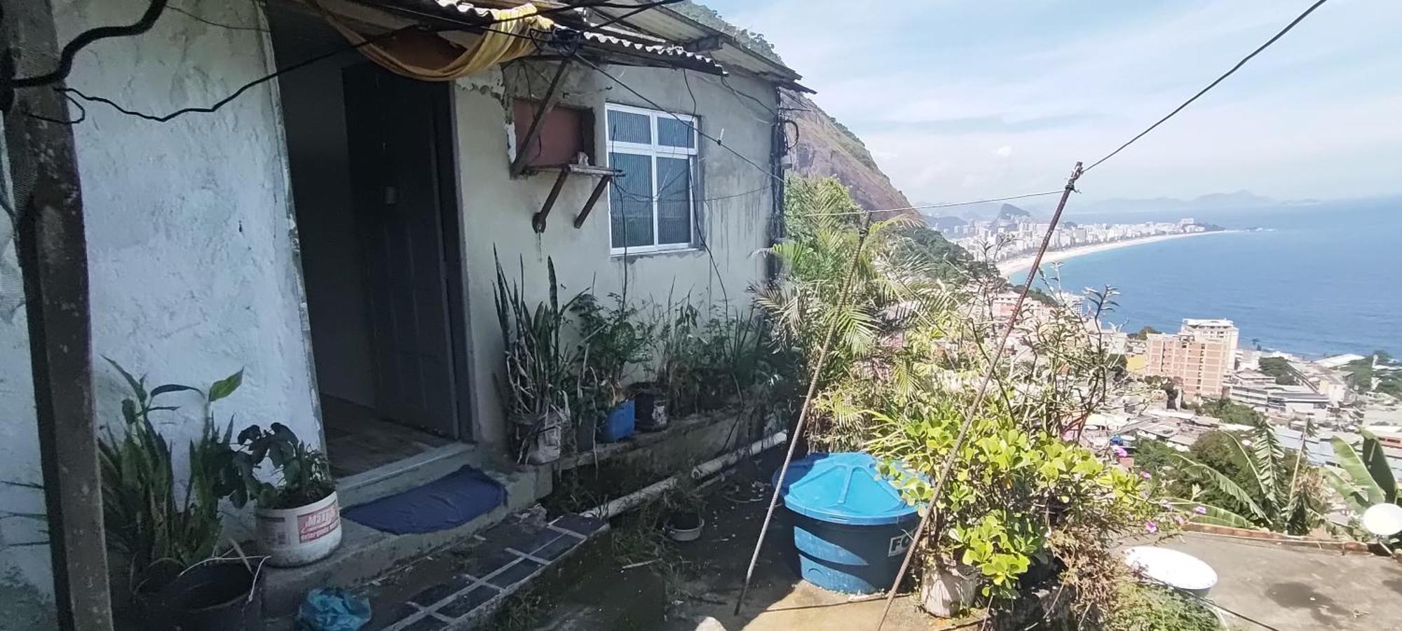 Acampamento Favela Quartos Camas Quitinetes Rapazes Alto Vidigal