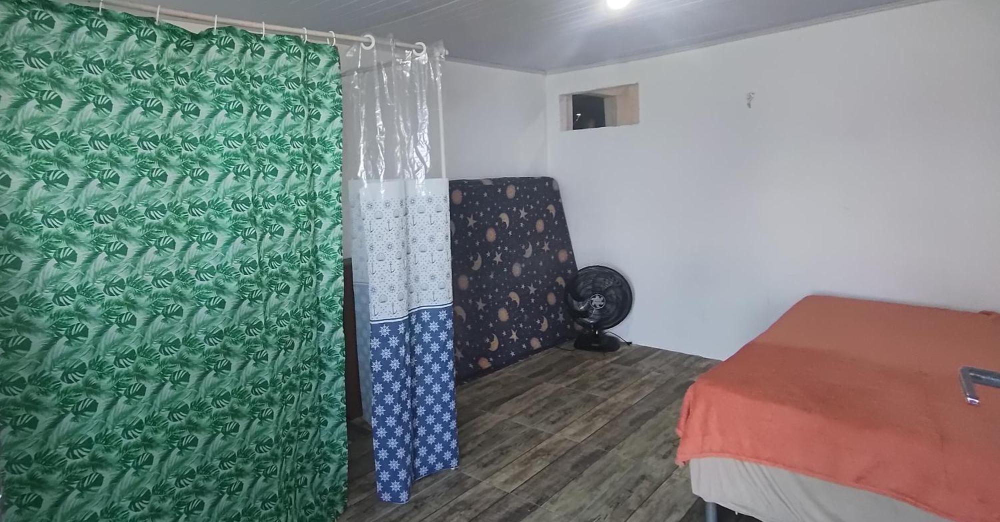 Favela Quartos Camas Quitinetes Rapazes Alto Vidigal Acampamento *